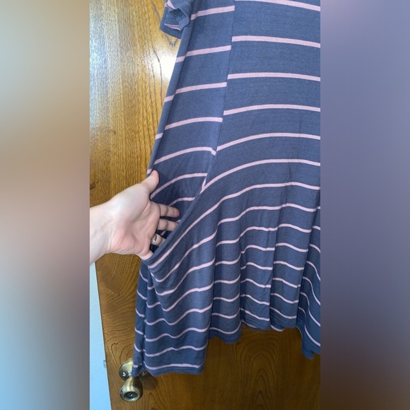 Trendyland striped cold shoulder swing dress with pocket detail size large - Picture 3 of 6